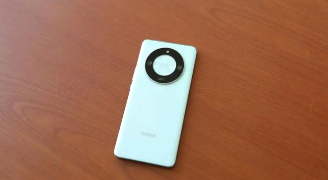 5800毫安！暴露出荣耀最致命的成长困局续航真的重要吗(图4)