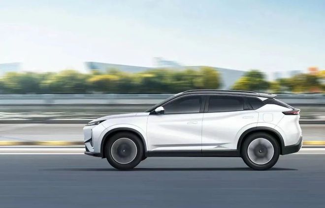 纯电续航518km一口价1099万元起风神L7EV上市(图9)