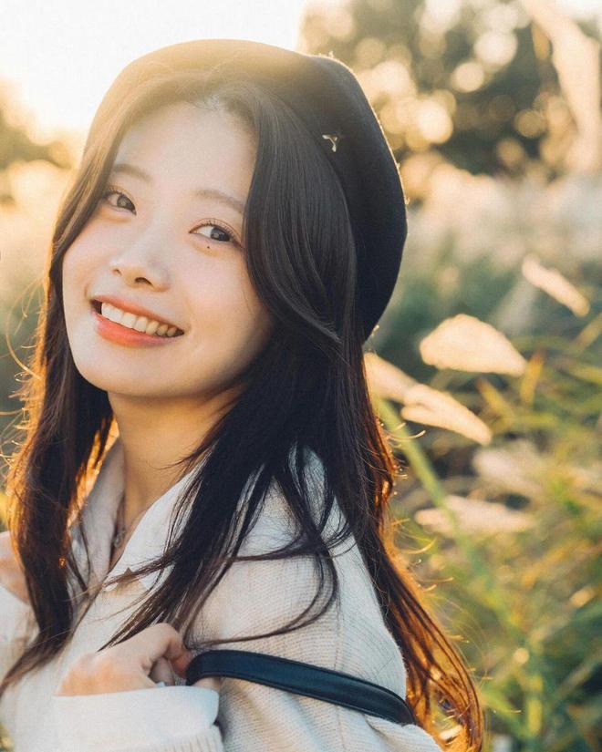 九游娱乐：中年女士户外人像摄影技巧7个自然美丽有质感(图4)