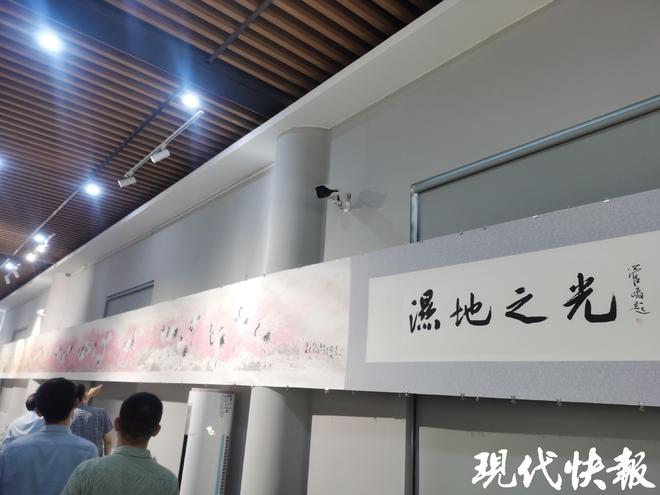 画家季承业38米《湿地之光》长卷在盐城首展(图2)