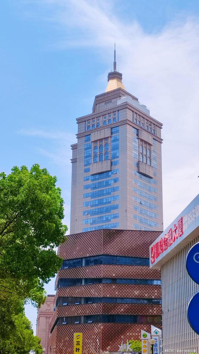 上海五角场漫步：感受都市的繁华心跳(图2)