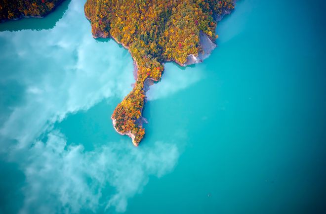 九游娱乐：秋游绵阳峰巅观斓即将上线！雪山彩林+湖畔古寨！平武这条“百里红叶走廊”秋色绚烂美成画卷(图5)