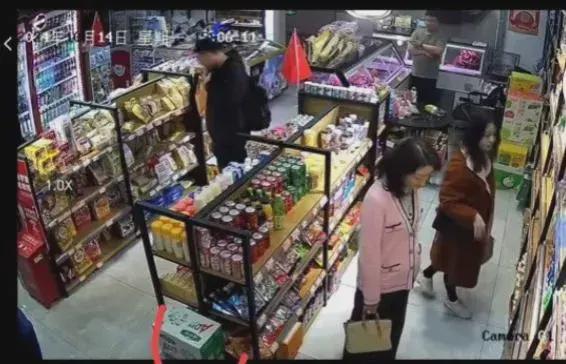 九游娱乐：宗馥莉现身东北超市被偶遇本人打扮低调没架子店主不在超后悔
