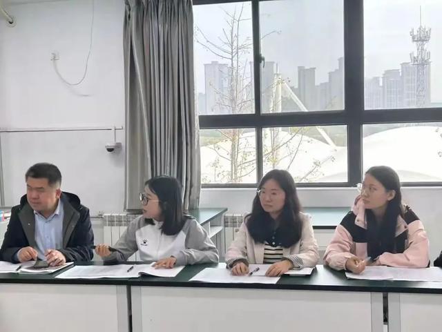 西安市汉都新苑中学召开2024—2025学年高中部第一次月考质量分析会(图2)