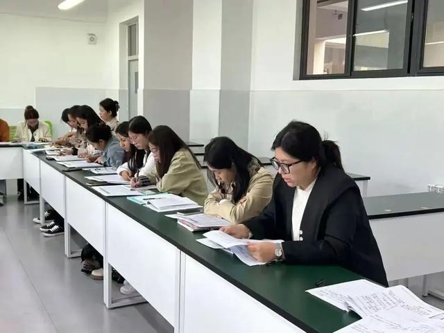 西安市汉都新苑中学召开2024—2025学年高中部第一次月考质量分析会(图3)