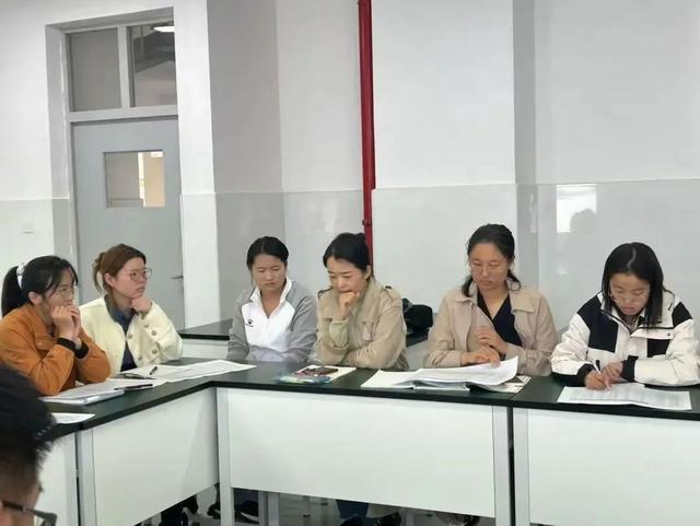 西安市汉都新苑中学召开2024—2025学年高中部第一次月考质量分析会(图6)
