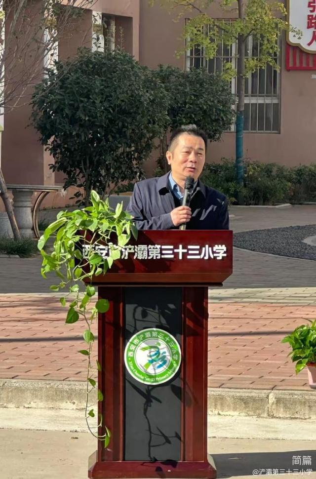 九游娱乐文化：书润童心·画绘未来——浐灞三十三小第六届校园艺术节暨书画进校园活动(图4)