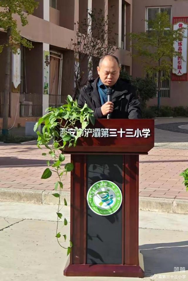 九游娱乐文化：书润童心·画绘未来——浐灞三十三小第六届校园艺术节暨书画进校园活动(图3)
