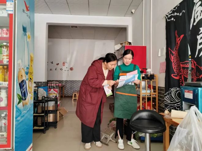 峄城区坛山街道开展社保精准扩面宣传活动(图2)