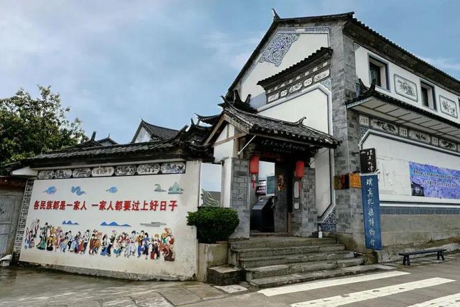 大理周城扎染：一抹蓝白的坚守与创新