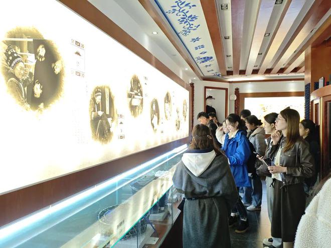 大理周城扎染：一抹蓝白的坚守与创新(图11)