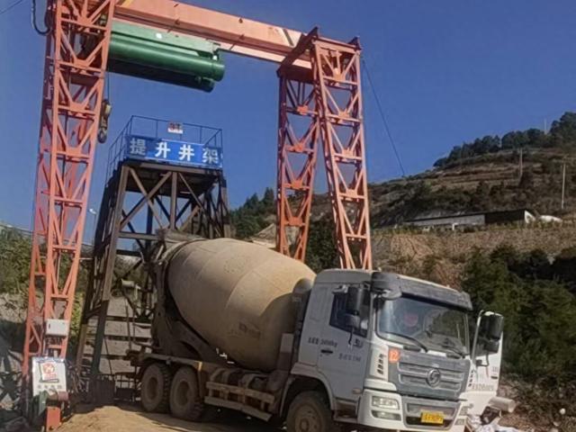 云南滇中引水全线水电站唯一泄水道竖井滑模混凝土浇筑完成