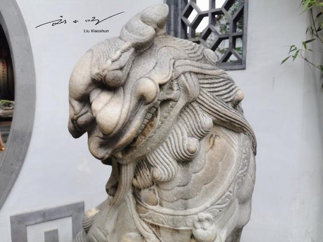 九游娱乐：江苏扬州“与众不同”的石狮子就在瘦西湖景区游客直呼好可爱(图5)
