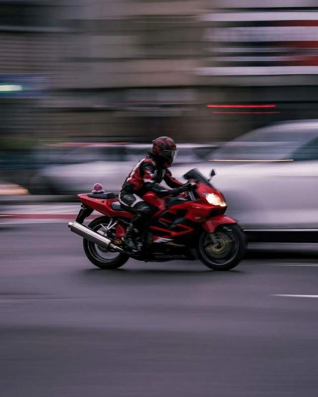 九游娱乐：旅游摄影技巧_运用对比拍照才好看(图4)