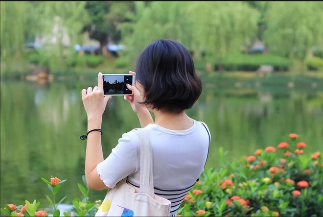 九游娱乐：手机拍照提升的小技巧(图2)