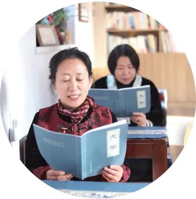 九游娱乐：人民日报记者体验在龙口古村上老年大学(图4)