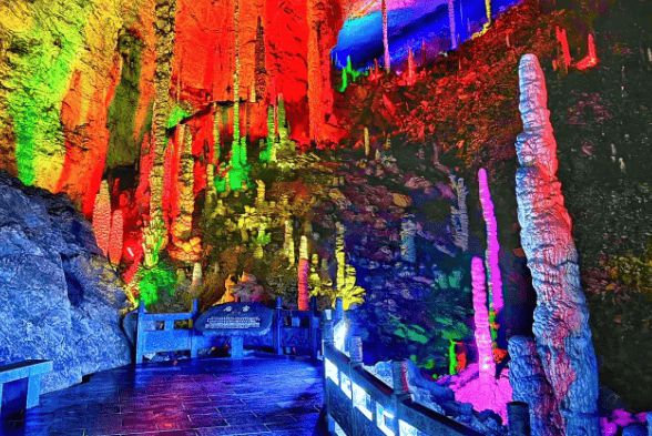 九游娱乐：张家界春节旅游省钱小技巧五天四晚纯玩攻略分析和免费景点推荐(图2)