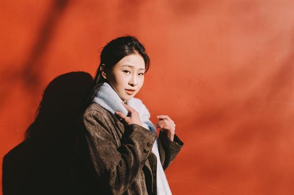 EOSR10定格冬日浪漫：捕捉冬日人像之美(图3)