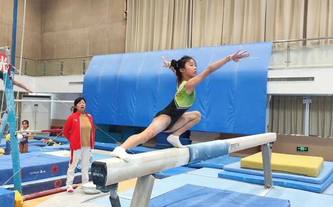 九游娱乐：扎根普通小学体教融合向阳生长——走进郑州市金水区艺术小学体操训