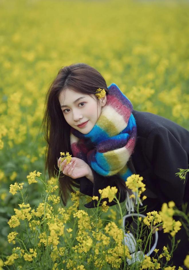 九游娱乐：油菜花海拍照技巧：10个姿势让你拍出高级大片感(图3)