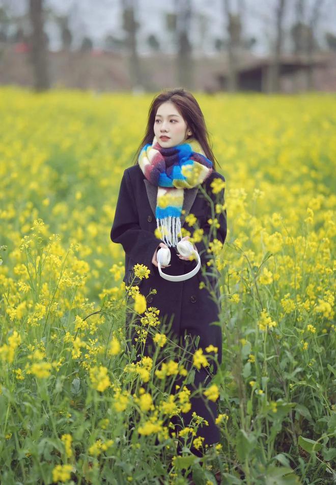 九游娱乐：油菜花海拍照技巧：10个姿势让你拍出高级大片感(图6)