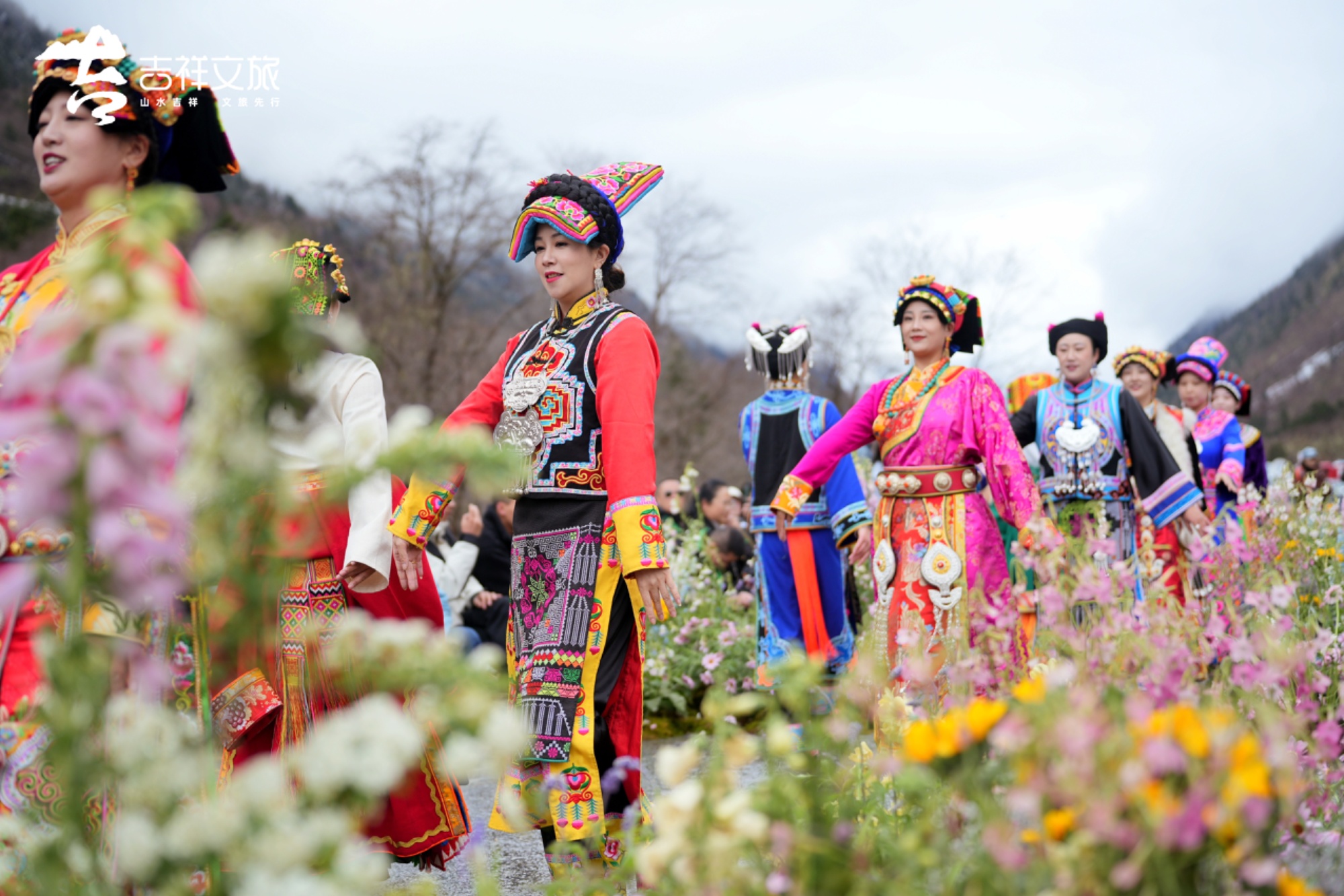 九游娱乐文化：四川阿坝州理县：雪山公路成旅游新热点带动全域经济发展