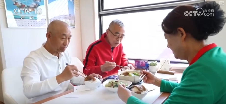 九游娱乐：“车票+景区+酒店”织就辐射网银发列车构建移动文化消费体验空间(图3)