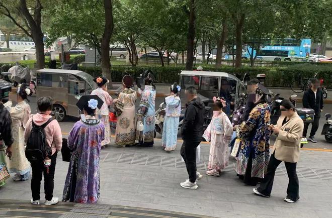 最近朋友圈拍这种照片的人越来越多了
