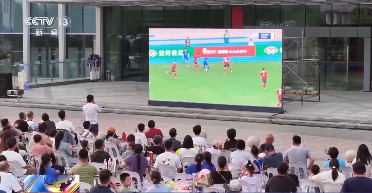 九游娱乐文化：场内场外一样热闹！看“苏超”如何玩转“搭子经济”(图2)