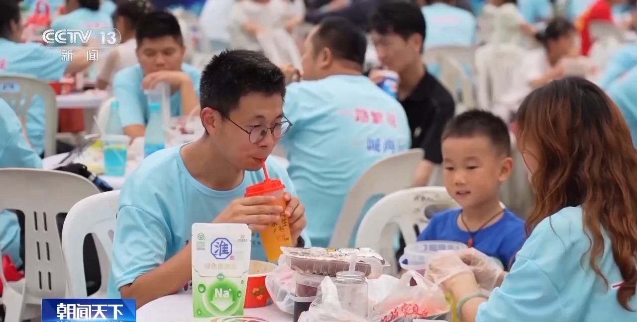 九游娱乐文化：场内场外一样热闹！看“苏超”如何玩转“搭子经济”(图5)