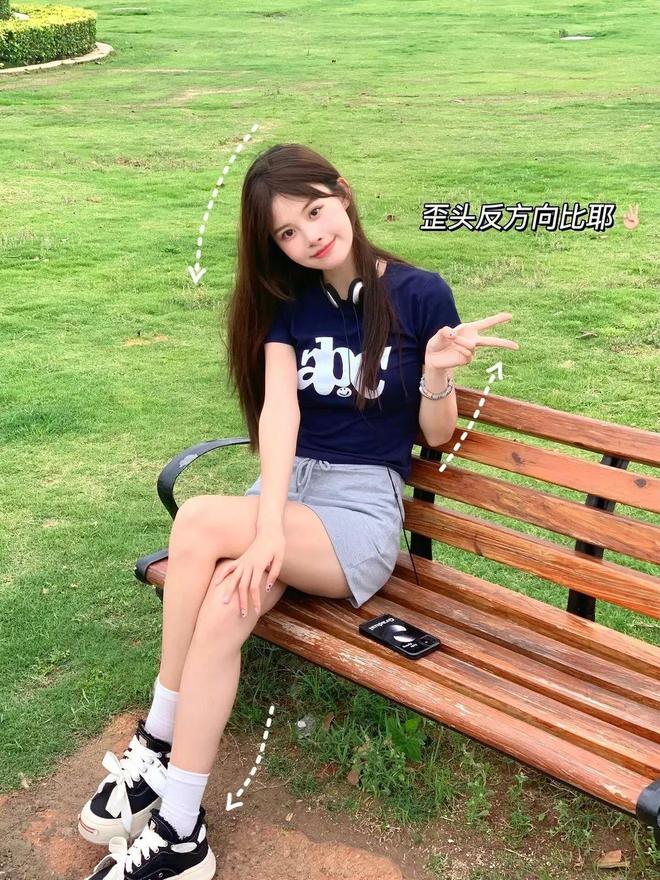 九游娱乐：公园长椅拍照指南：8种姿势让你秒变文艺女神！(图8)