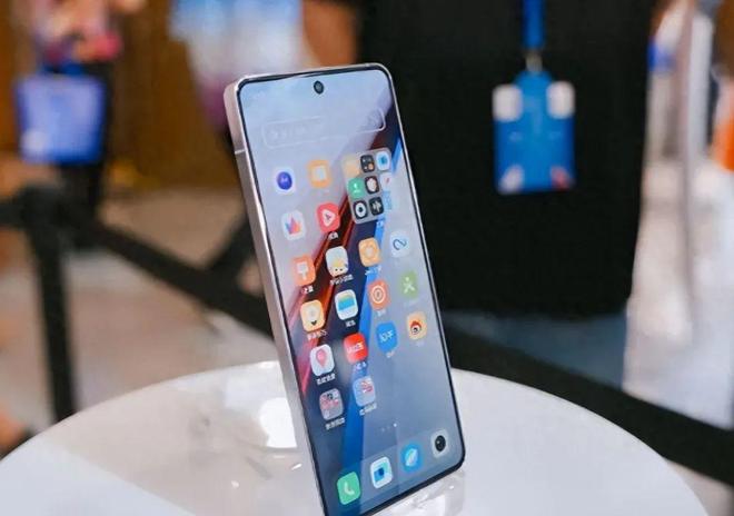 全新直屏旗舰横评：vivoX200SVS小米16VSOPPOFindX8谁是直屏王者？(图9)