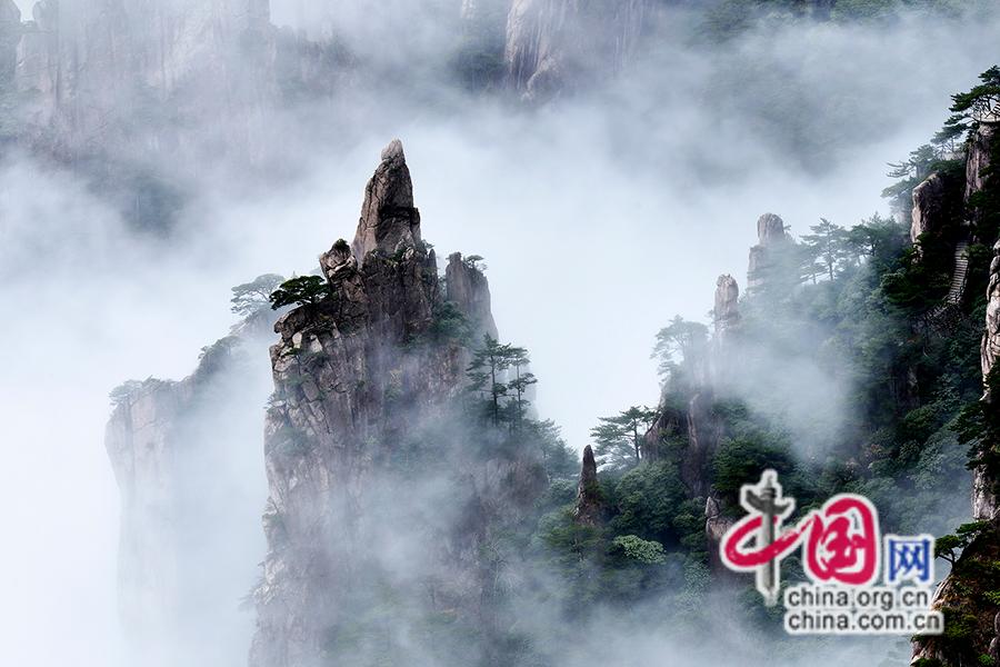 九游娱乐：只有一个黄山：云雾缭绕渲染美景处处如画