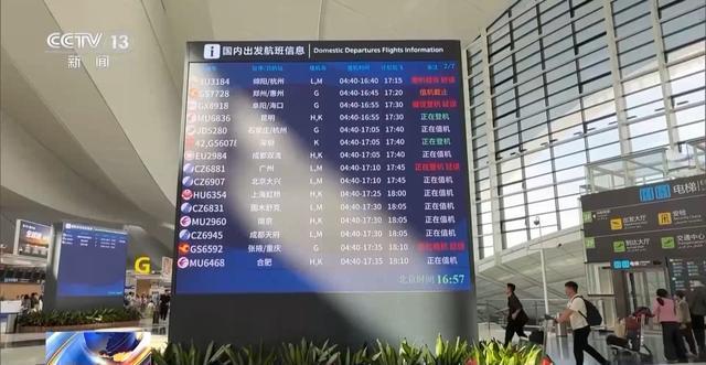 九游娱乐：暑假出游热度高涨出门旅游雨具防晒都要备齐(图2)