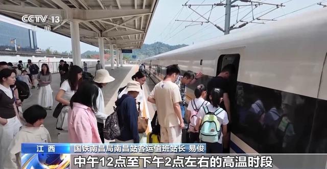 九游娱乐：暑假出游热度高涨出门旅游雨具防晒都要备齐(图6)