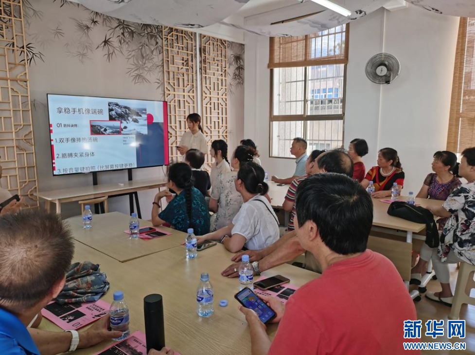 “00后”“数字助教”上线非遗老艺人借短让传统技艺“破圈”-新华网