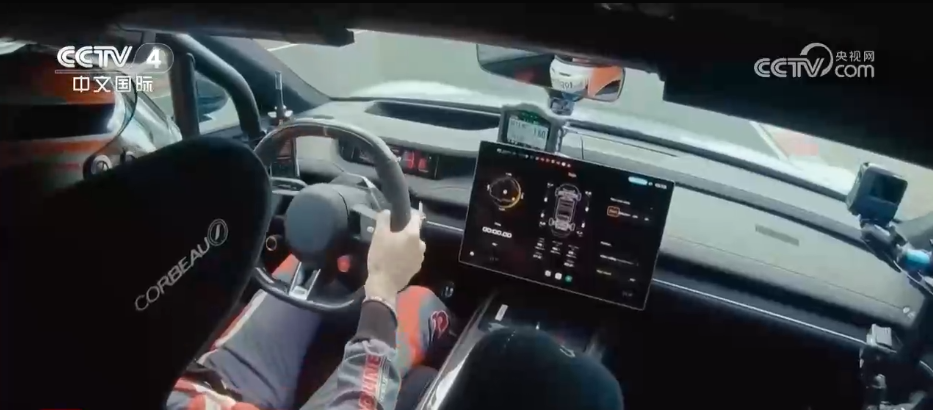 从“跟随”到“引领”中国新能源汽车“加速跑”刷新圈速纪录(图2)