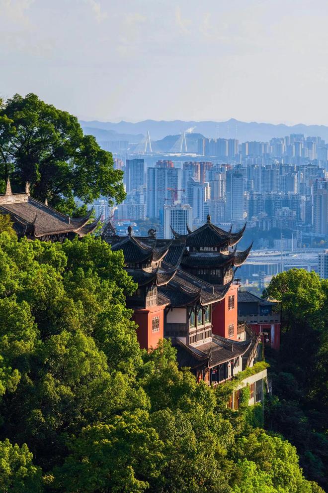 重庆最佳旅游月份全解析：避开雨季的摄影黄金期+节庆活动日历(图2)