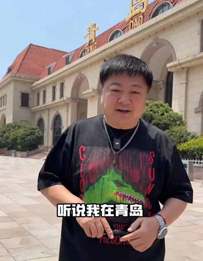 九游娱乐文化：洪剑涛带86岁母亲游青岛拍6张照片150元惹争议他一番话太催泪