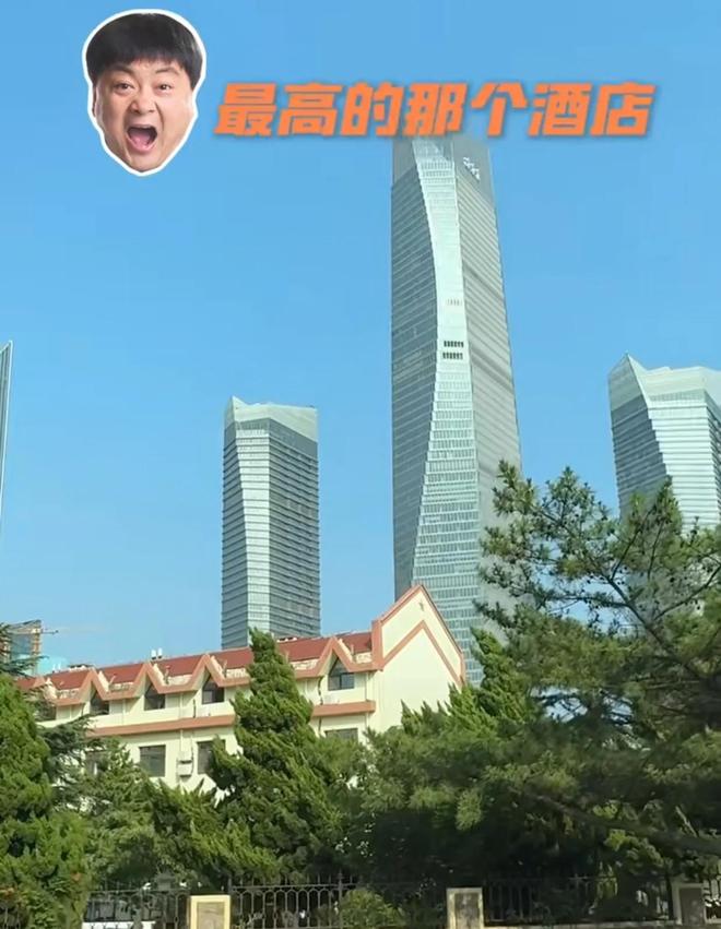 九游娱乐文化：洪剑涛带86岁母亲游青岛拍6张照片150元惹争议他一番话太催泪(图3)