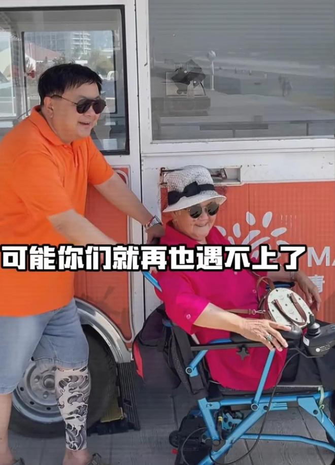 九游娱乐文化：洪剑涛带86岁母亲游青岛拍6张照片150元惹争议他一番话太催泪(图14)