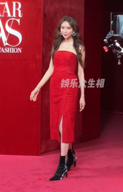 芭莎盛典生图：杨幂丰满有料被林志玲的脸吓到惠英红穿了个啥(图15)