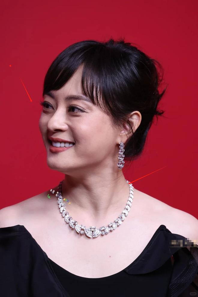 芭莎盛典生图：杨幂丰满有料被林志玲的脸吓到惠英红穿了个啥(图13)