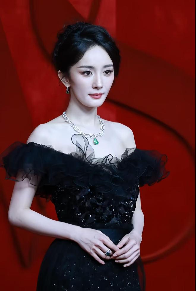 芭莎盛典生图：杨幂丰满有料被林志玲的脸吓到惠英红穿了个啥(图10)