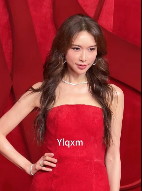 芭莎盛典生图：杨幂丰满有料被林志玲的脸吓到惠英红穿了个啥(图17)