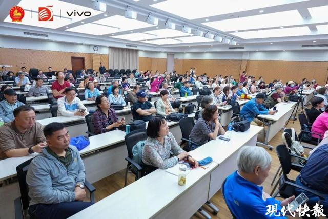 凤凰・vivo摄影俱乐部第三期“手机影像课堂”于金陵老年大学开授第二次课(图4)