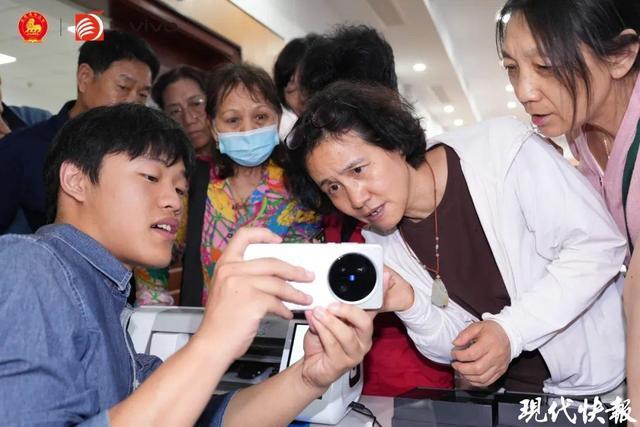 凤凰・vivo摄影俱乐部第三期“手机影像课堂”于金陵老年大学开授第二次课(图6)
