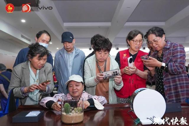 凤凰・vivo摄影俱乐部第三期“手机影像课堂”于金陵老年大学开授第二次课(图8)