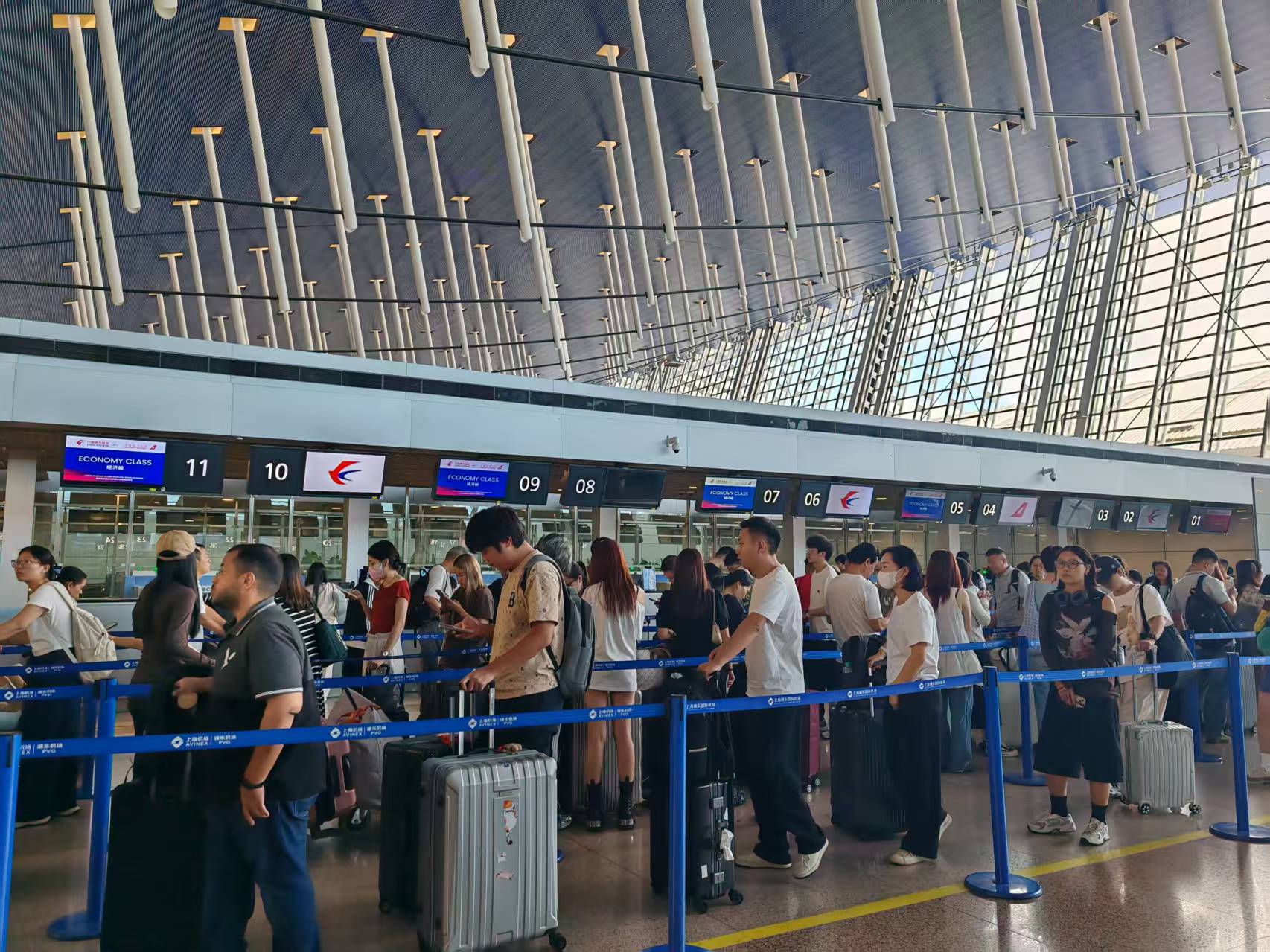 九游娱乐：东航2025暑运收官：累计执行航班194万班次出入境航班再创新高