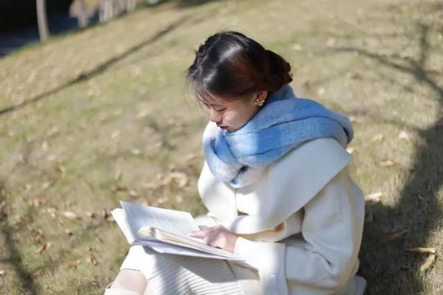 宁可花钱请人陪拍也不想开口麻烦朋友？(图4)